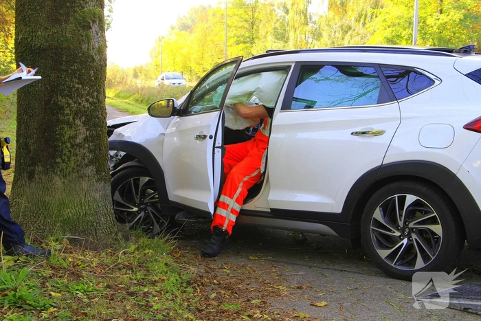 Ongeval tussen twee voertuigen leidt tot schade en verkeershinder