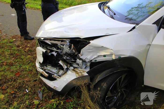 Ongeval tussen twee voertuigen leidt tot schade en verkeershinder