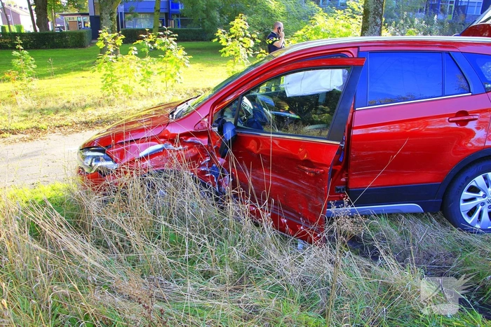 Ongeval tussen twee voertuigen leidt tot schade en verkeershinder