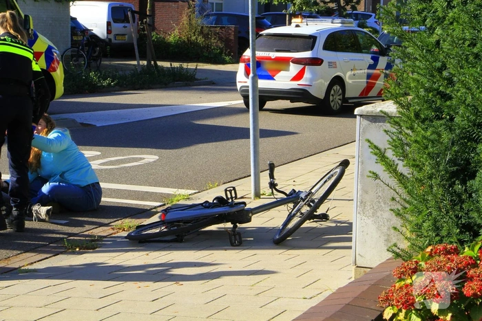 Kind geschept door automobilist op rotonde