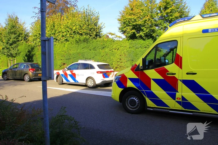 Kind geschept door automobilist op rotonde