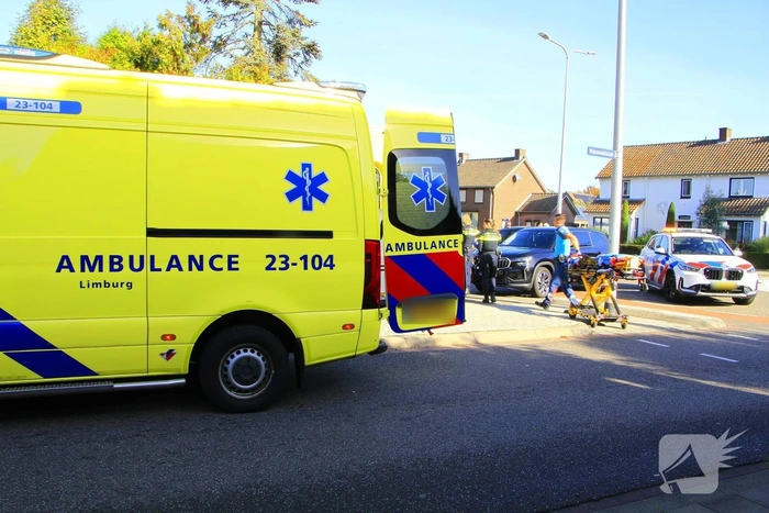 Kind geschept door automobilist op rotonde