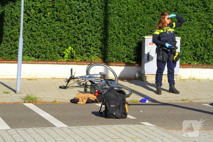 Kind geschept door automobilist op rotonde