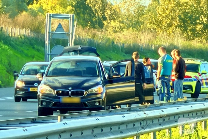 Botsing tussen drie auto's op snelweg