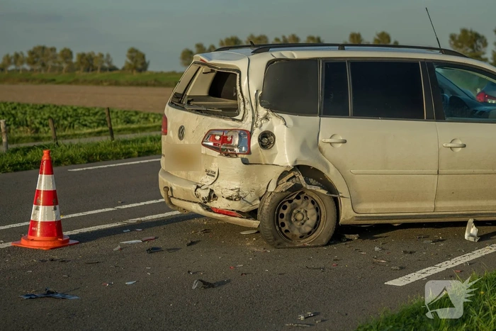 Kettingbotsing op provinciale weg zorgt voor schade