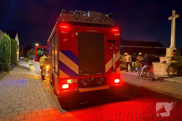 Brand verwoest monument bij kerkhof