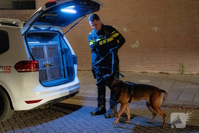 Politie valt woningen binnen na steekincident