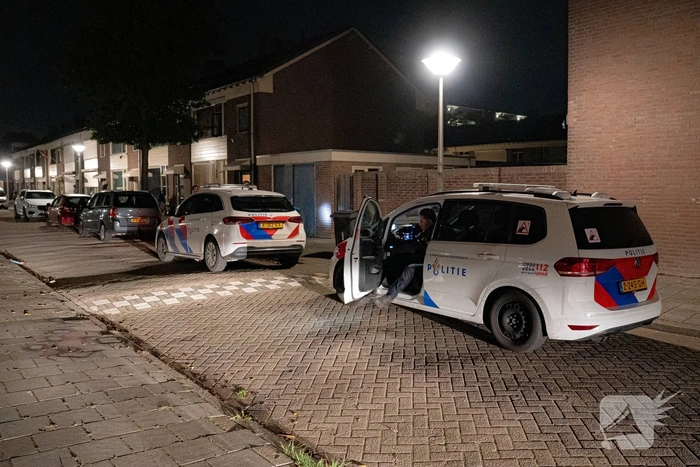 Politie valt woningen binnen na steekincident
