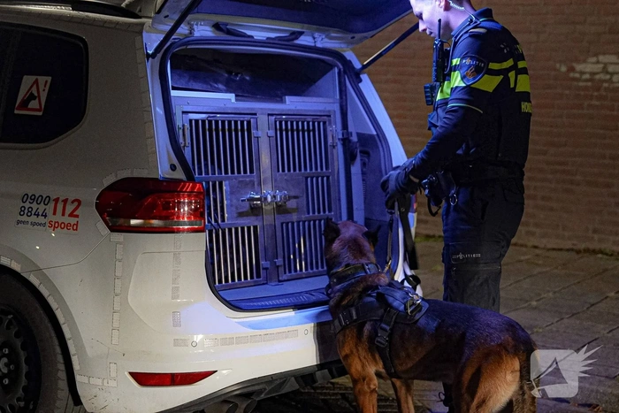 Politie valt woningen binnen na steekincident