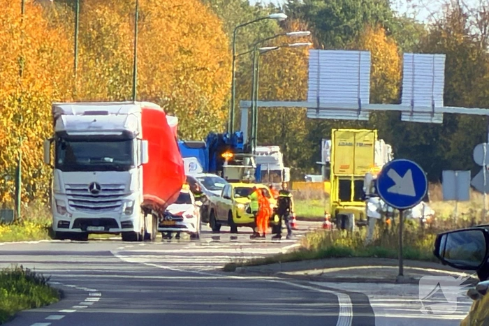 N264 afgesloten door doorgezakte vrachtwagentrailer