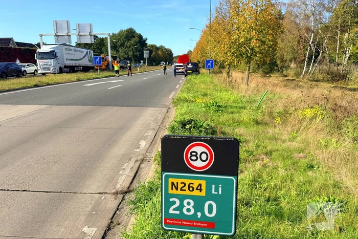 N264 afgesloten door doorgezakte vrachtwagentrailer