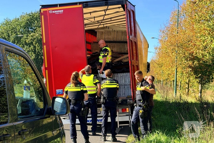 N264 afgesloten door doorgezakte vrachtwagentrailer
