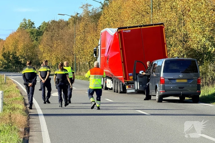 N264 afgesloten door doorgezakte vrachtwagentrailer
