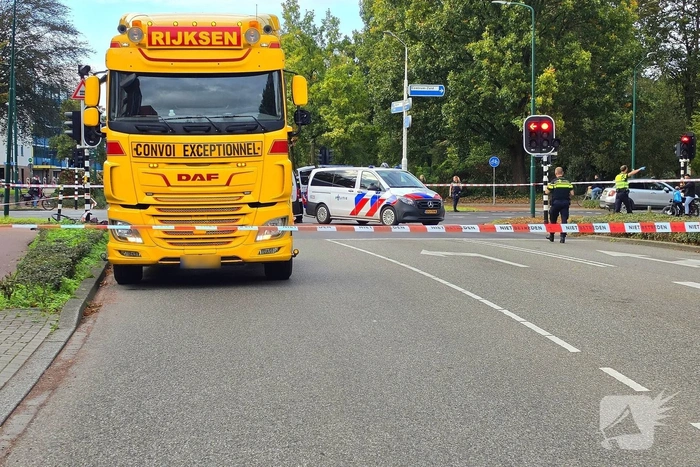 Kind overleden na aanrijding met vrachtwagen