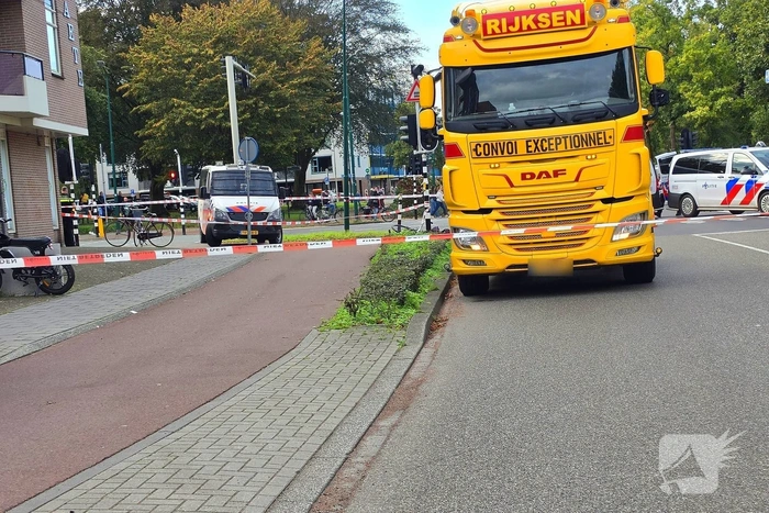 Kind overleden na aanrijding met vrachtwagen