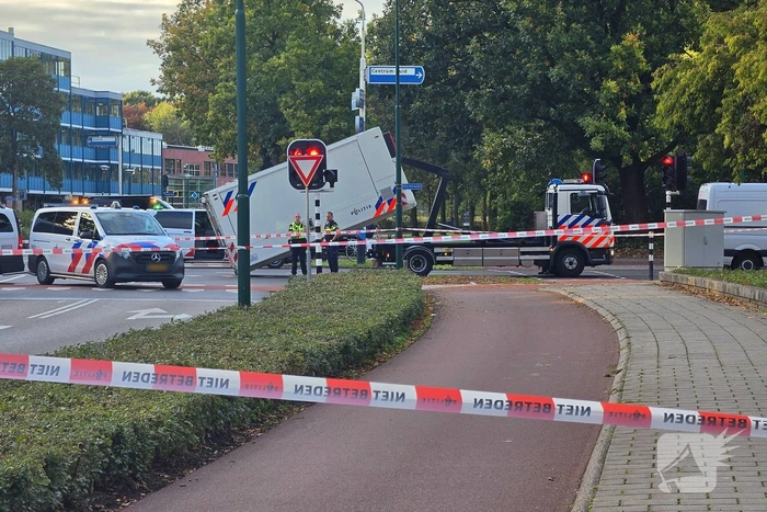 Kind overleden na aanrijding met vrachtwagen