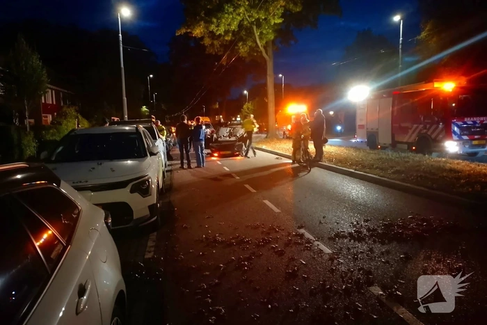 Automobilist belandt op de kop na ongeval