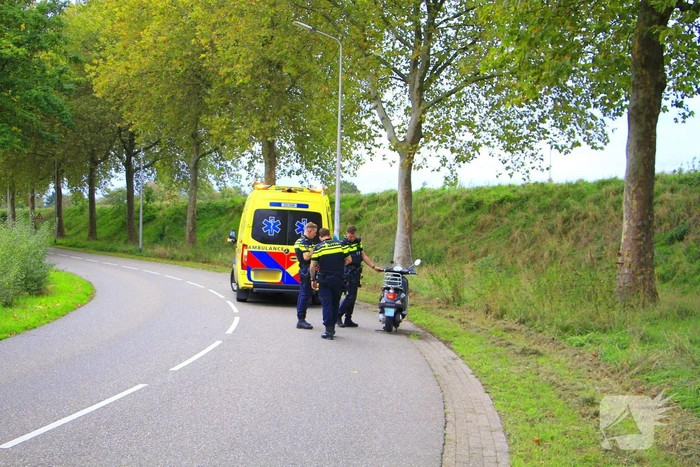Scooterrijder gewond na ongeval in bocht