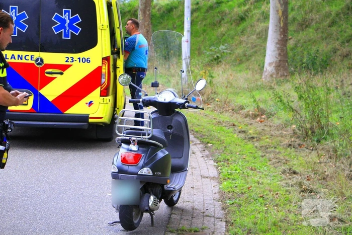 Scooterrijder gewond na ongeval in bocht
