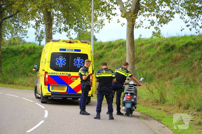 Scooterrijder gewond na ongeval in bocht