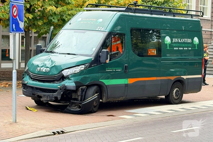 Aanrijding tussen auto's leidt tot verkeershinder