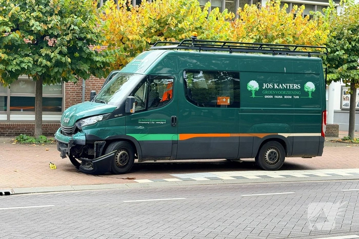 Aanrijding tussen auto's leidt tot verkeershinder
