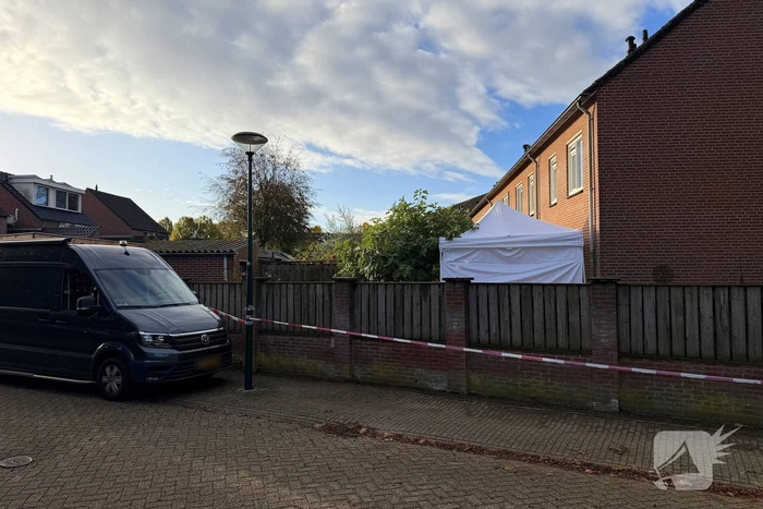 Dode vrouw aangetroffen , politie gaat uit van misdrijf