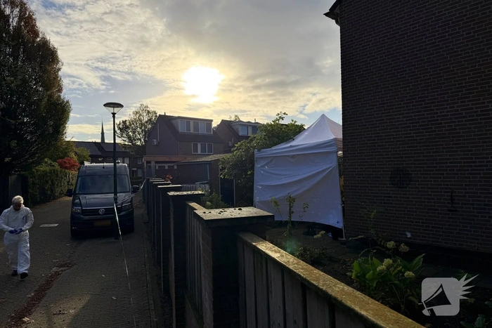 Dode vrouw aangetroffen , politie gaat uit van misdrijf