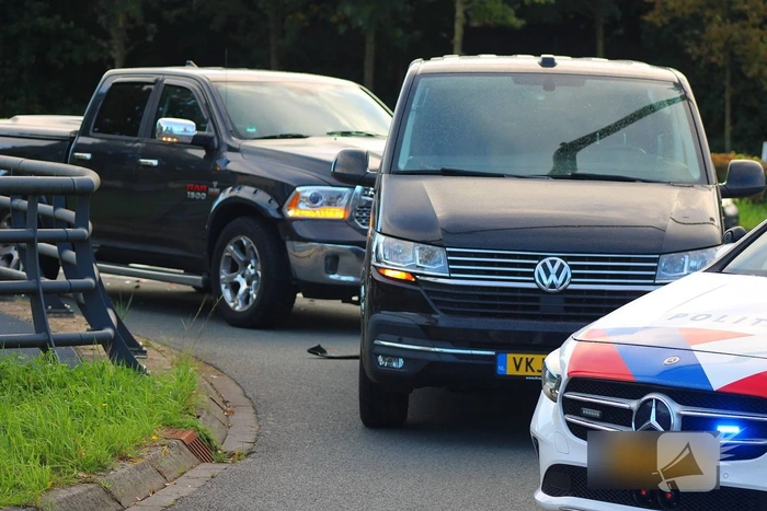 Auto botste achterop bestelbus