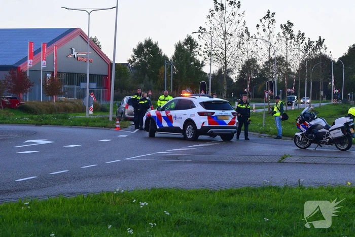 Fietser botst met auto, traumateam ingezet