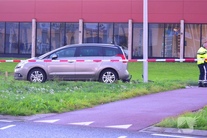 Fietser botst met auto, traumateam ingezet