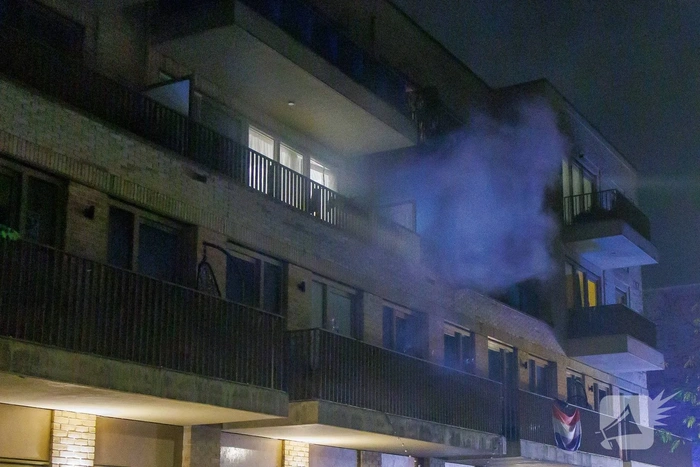 Middelbrand in appartement leidt tot ontruiming