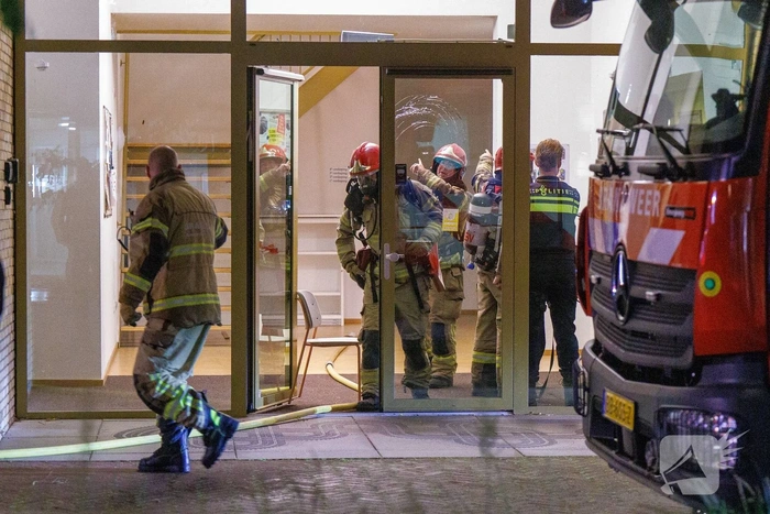 Middelbrand in appartement leidt tot ontruiming
