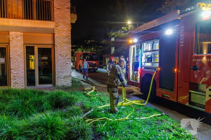 Middelbrand in appartement leidt tot ontruiming