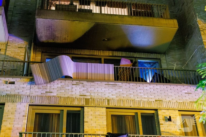 Middelbrand in appartement leidt tot ontruiming