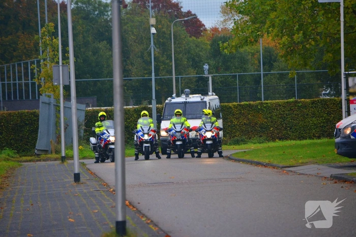 Ongeregeldheden bij supportersbus, weg afgesloten