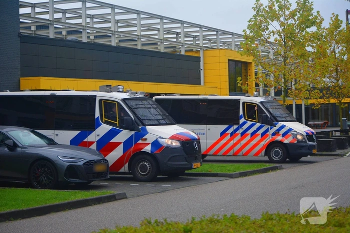 Ongeregeldheden bij supportersbus, weg afgesloten