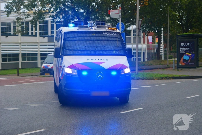 Ongeregeldheden bij supportersbus, weg afgesloten