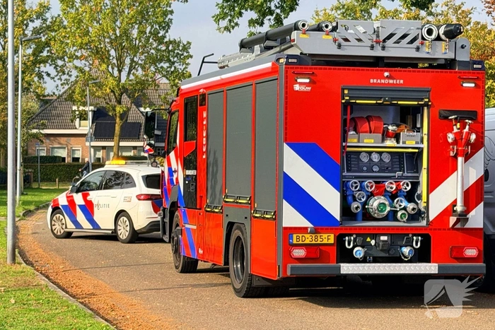 Brand door dakdekkers op woning