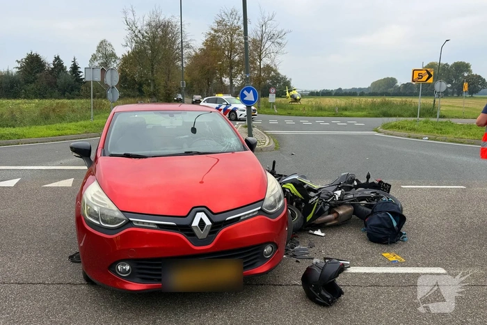 Motorrijder zwaargewond bij aanrijding