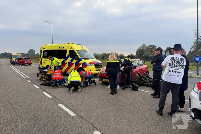Motorrijder zwaargewond bij aanrijding