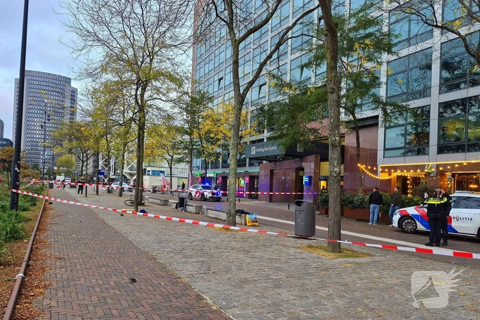 Man neergestoken tijdens vechtpartij bij hotel, verdachte aangehouden