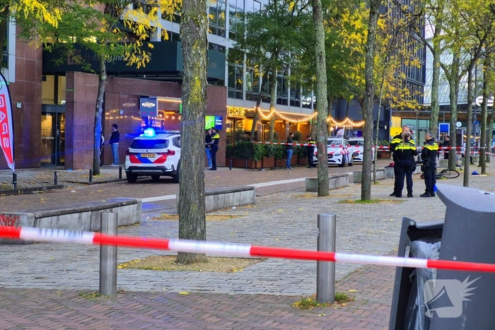 Man neergestoken tijdens vechtpartij bij hotel, verdachte aangehouden