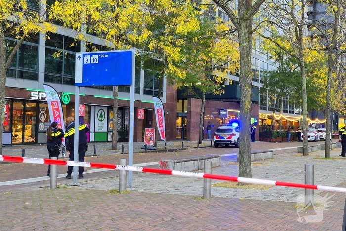 Man neergestoken tijdens vechtpartij bij hotel, verdachte aangehouden
