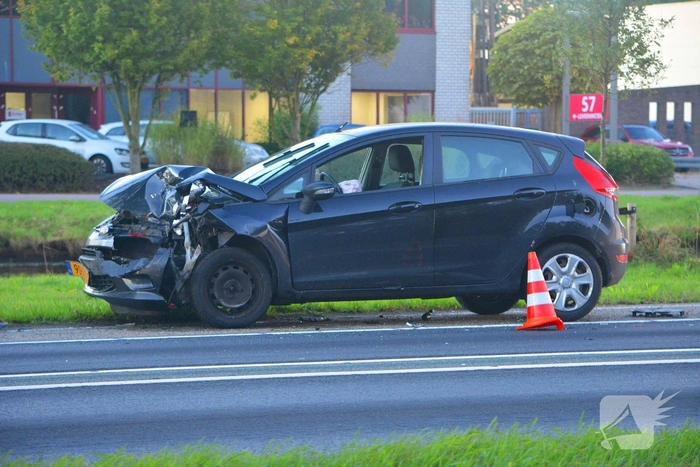 Botsing tussen twee voertuigen veroorzaakt ongeval