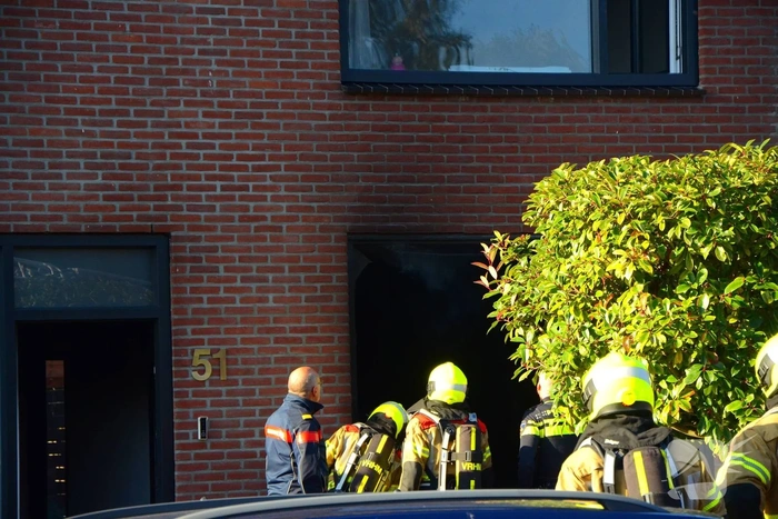 Raam licht uit woning door brand
