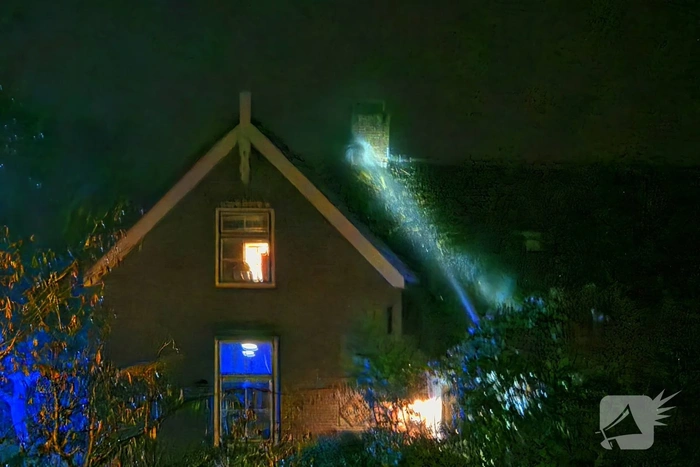 Brandweer ingezet vanwege brand in rietenkap