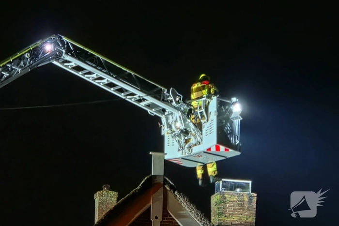 Brandweer ingezet vanwege brand in rietenkap