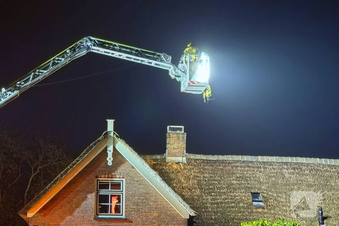 Brandweer ingezet vanwege brand in rietenkap