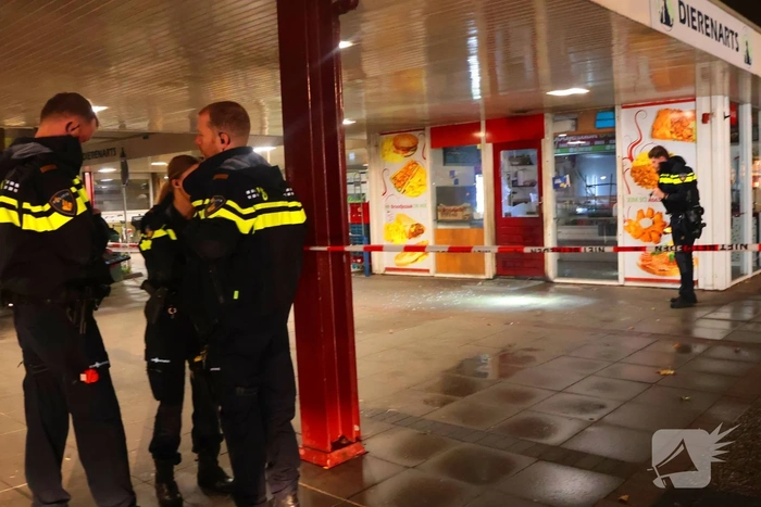 Explosie vernielt voordeur broodjeszaak
